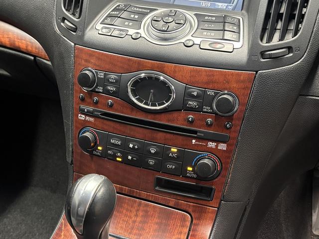 スカイライン 250GT (禁煙車)(黒ハーフレザー)(メーカーHDDナビ)(サイド・バックカメラ)(ETC)(HIDヘッドライト)(スマートキー)(パワーシート)(ミュージックサーバー)(オートライト)(純正17インチAW)(43枚目)