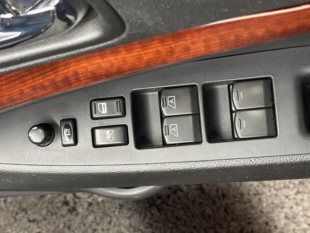 スカイライン 250GT (禁煙車)(黒ハーフレザー)(メーカーHDDナビ)(サイド・バックカメラ)(ETC)(HIDヘッドライト)(スマートキー)(パワーシート)(ミュージックサーバー)(オートライト)(純正17インチAW)(47枚目)