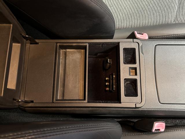 スカイライン 250GT (禁煙車)(黒ハーフレザー)(メーカーHDDナビ)(サイド・バックカメラ)(ETC)(HIDヘッドライト)(スマートキー)(パワーシート)(ミュージックサーバー)(オートライト)(純正17インチAW)(51枚目)