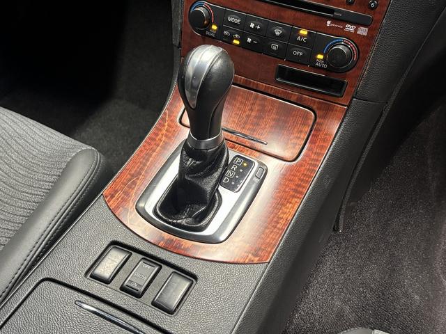 スカイライン 250GT (禁煙車)(黒ハーフレザー)(メーカーHDDナビ)(サイド・バックカメラ)(ETC)(HIDヘッドライト)(スマートキー)(パワーシート)(ミュージックサーバー)(オートライト)(純正17インチAW)(53枚目)