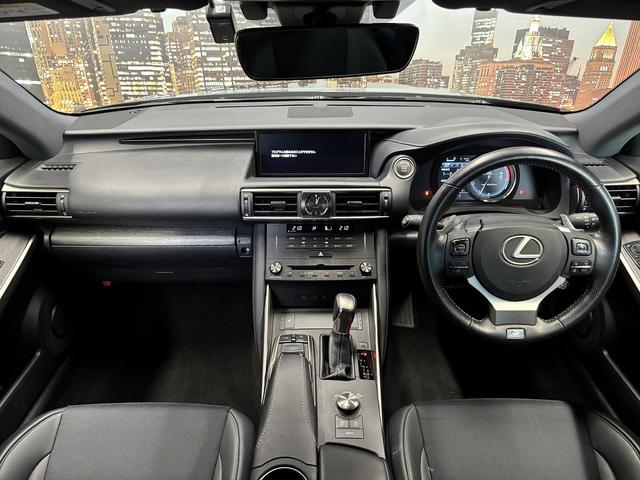 IS  トヨタセーフティセンス(後期型)(禁煙車)(レーダークルーズ)(黒ハーフレザー)(パワーシート)(シートヒーター)(レーンアシスト)(アイドリングストップ)(パドルシフト)(純正18インチAW)(5枚目)