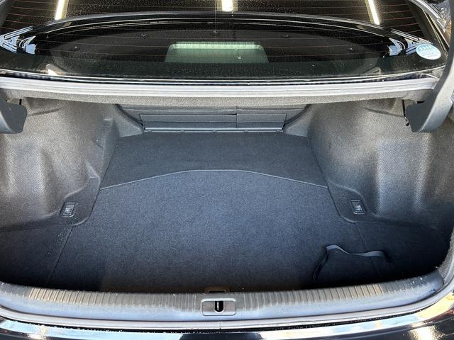 IS  トヨタセーフティセンス(後期型)(禁煙車)(レーダークルーズ)(黒ハーフレザー)(パワーシート)(シートヒーター)(レーンアシスト)(アイドリングストップ)(パドルシフト)(純正18インチAW)(16枚目)