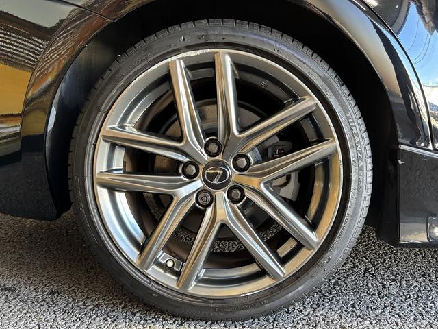 IS  トヨタセーフティセンス(後期型)(禁煙車)(レーダークルーズ)(黒ハーフレザー)(パワーシート)(シートヒーター)(レーンアシスト)(アイドリングストップ)(パドルシフト)(純正18インチAW)(28枚目)