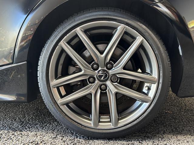 IS  トヨタセーフティセンス(後期型)(禁煙車)(レーダークルーズ)(黒ハーフレザー)(パワーシート)(シートヒーター)(レーンアシスト)(アイドリングストップ)(パドルシフト)(純正18インチAW)(30枚目)