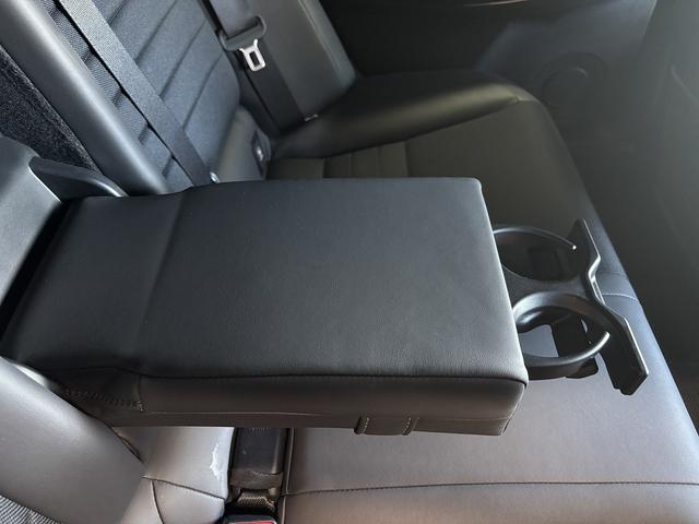 IS  トヨタセーフティセンス(後期型)(禁煙車)(レーダークルーズ)(黒ハーフレザー)(パワーシート)(シートヒーター)(レーンアシスト)(アイドリングストップ)(パドルシフト)(純正18インチAW)(37枚目)