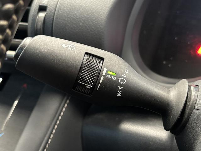 IS  トヨタセーフティセンス(後期型)(禁煙車)(レーダークルーズ)(黒ハーフレザー)(パワーシート)(シートヒーター)(レーンアシスト)(アイドリングストップ)(パドルシフト)(純正18インチAW)(46枚目)