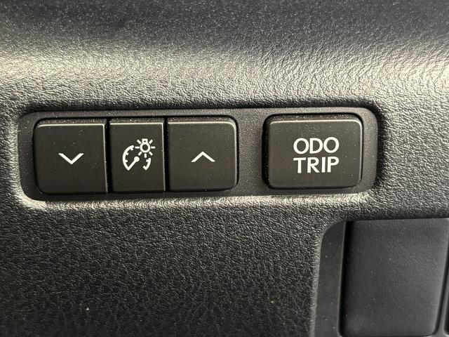 IS  トヨタセーフティセンス(後期型)(禁煙車)(レーダークルーズ)(黒ハーフレザー)(パワーシート)(シートヒーター)(レーンアシスト)(アイドリングストップ)(パドルシフト)(純正18インチAW)(49枚目)