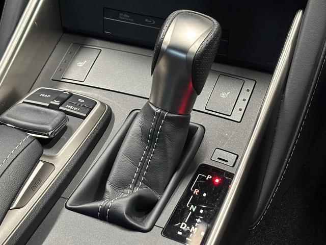 IS  トヨタセーフティセンス(後期型)(禁煙車)(レーダークルーズ)(黒ハーフレザー)(パワーシート)(シートヒーター)(レーンアシスト)(アイドリングストップ)(パドルシフト)(純正18インチAW)(51枚目)