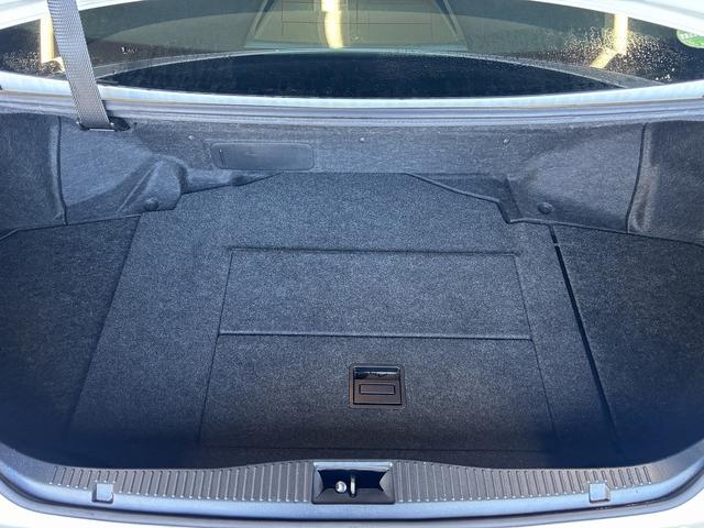 クラウンハイブリッド アスリートＳ　ブラックスタイル　（禁煙車）（テラロッサ本革シート）（メーカーＨＤＤナビ）（クルーズコントロール）（シートヒーター＆クーラー）（パワーシート）（バックカメラ）（ビルトインＥＴＣ）（フルセグＴＶ）（純正１７インチＡＷ）（15枚目）