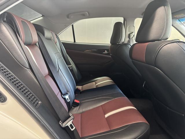 クラウンハイブリッド アスリートＳ　ブラックスタイル　（禁煙車）（テラロッサ本革シート）（メーカーＨＤＤナビ）（クルーズコントロール）（シートヒーター＆クーラー）（パワーシート）（バックカメラ）（ビルトインＥＴＣ）（フルセグＴＶ）（純正１７インチＡＷ）（17枚目）