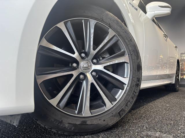 クラウンハイブリッド アスリートＳ　ブラックスタイル　（禁煙車）（テラロッサ本革シート）（メーカーＨＤＤナビ）（クルーズコントロール）（シートヒーター＆クーラー）（パワーシート）（バックカメラ）（ビルトインＥＴＣ）（フルセグＴＶ）（純正１７インチＡＷ）（30枚目）