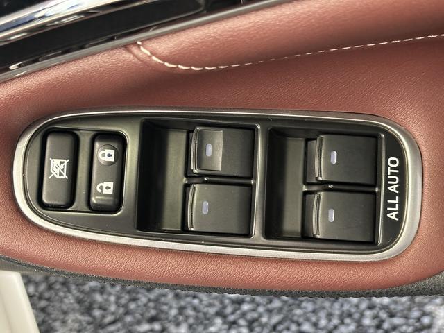 クラウンハイブリッド アスリートＳ　ブラックスタイル　（禁煙車）（テラロッサ本革シート）（メーカーＨＤＤナビ）（クルーズコントロール）（シートヒーター＆クーラー）（パワーシート）（バックカメラ）（ビルトインＥＴＣ）（フルセグＴＶ）（純正１７インチＡＷ）（36枚目）