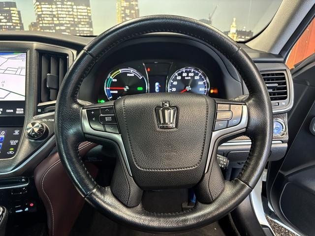 クラウンハイブリッド アスリートＳ　ブラックスタイル　（禁煙車）（テラロッサ本革シート）（メーカーＨＤＤナビ）（クルーズコントロール）（シートヒーター＆クーラー）（パワーシート）（バックカメラ）（ビルトインＥＴＣ）（フルセグＴＶ）（純正１７インチＡＷ）（46枚目）