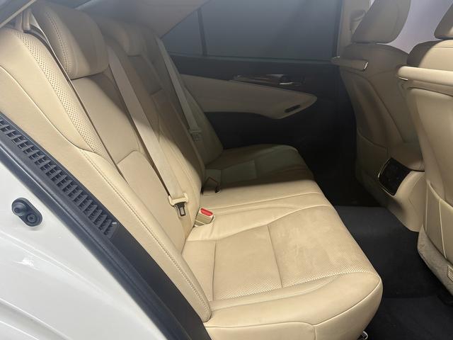 クラウンハイブリッド ロイヤルサルーン プリクラッシュ(禁煙車)(サンルーフ)(ベージュ本革シート)(新品ステアリング)(メーカーHDDナビ)(レーダークルーズ)(パワーシート)(シートヒーター&クーラー)(ETC)(純正17インチAW)(18枚目)