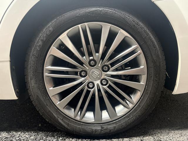 クラウンハイブリッド ロイヤルサルーン プリクラッシュ(禁煙車)(サンルーフ)(ベージュ本革シート)(新品ステアリング)(メーカーHDDナビ)(レーダークルーズ)(パワーシート)(シートヒーター&クーラー)(ETC)(純正17インチAW)(33枚目)