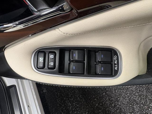 クラウンハイブリッド ロイヤルサルーン プリクラッシュ(禁煙車)(サンルーフ)(ベージュ本革シート)(新品ステアリング)(メーカーHDDナビ)(レーダークルーズ)(パワーシート)(シートヒーター&クーラー)(ETC)(純正17インチAW)(36枚目)