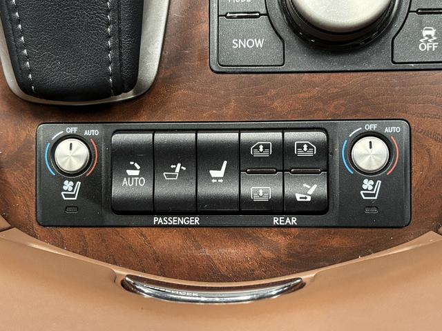 ＬＳ ＬＳ６００ｈＬ　エグゼクティブパッケージ　（禁煙車）（後期型）（黒本革）（マークレビンソン）（メーカーナビ）（バックカメラ）（レーダークルーズ）（クリアランスソナー）（シートエアコン）（ＥＴＣ）（後席コンソールスイッチ）（純正１８インチＡＷ）（13枚目）