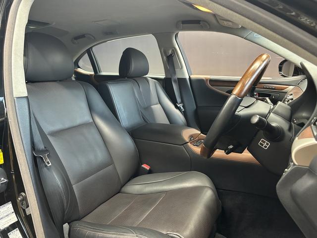 ＬＳ ＬＳ６００ｈＬ　エグゼクティブパッケージ　（禁煙車）（後期型）（黒本革）（マークレビンソン）（メーカーナビ）（バックカメラ）（レーダークルーズ）（クリアランスソナー）（シートエアコン）（ＥＴＣ）（後席コンソールスイッチ）（純正１８インチＡＷ）（19枚目）