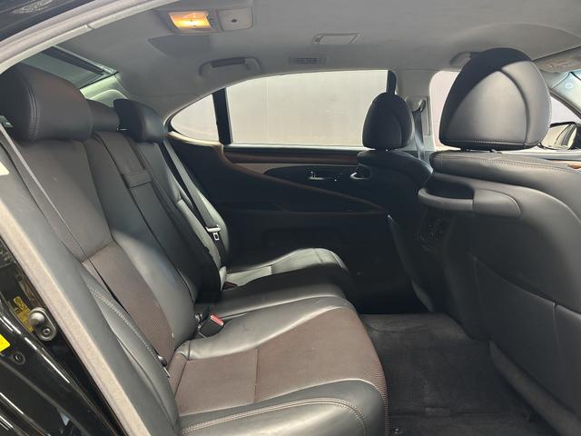 ＬＳ ＬＳ６００ｈＬ　エグゼクティブパッケージ　（禁煙車）（後期型）（黒本革）（マークレビンソン）（メーカーナビ）（バックカメラ）（レーダークルーズ）（クリアランスソナー）（シートエアコン）（ＥＴＣ）（後席コンソールスイッチ）（純正１８インチＡＷ）（20枚目）