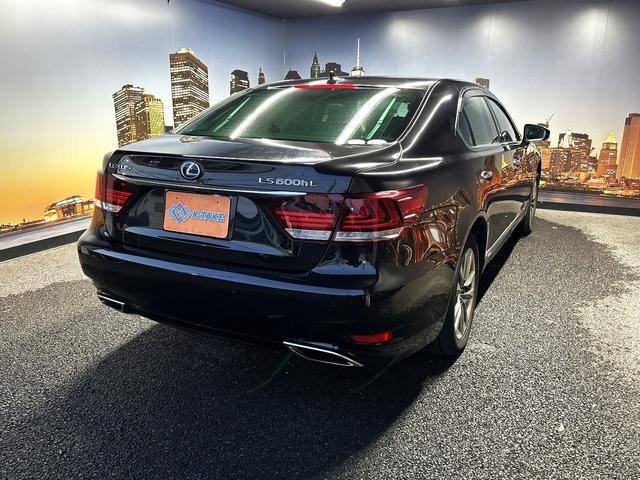 ＬＳ ＬＳ６００ｈＬ　エグゼクティブパッケージ　（禁煙車）（後期型）（黒本革）（マークレビンソン）（メーカーナビ）（バックカメラ）（レーダークルーズ）（クリアランスソナー）（シートエアコン）（ＥＴＣ）（後席コンソールスイッチ）（純正１８インチＡＷ）（25枚目）