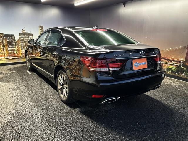 ＬＳ ＬＳ６００ｈＬ　エグゼクティブパッケージ　（禁煙車）（後期型）（黒本革）（マークレビンソン）（メーカーナビ）（バックカメラ）（レーダークルーズ）（クリアランスソナー）（シートエアコン）（ＥＴＣ）（後席コンソールスイッチ）（純正１８インチＡＷ）（26枚目）