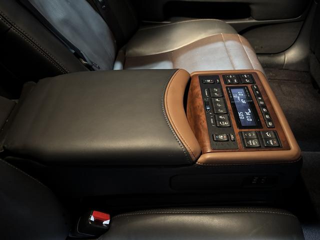 ＬＳ ＬＳ６００ｈＬ　エグゼクティブパッケージ　（禁煙車）（後期型）（黒本革）（マークレビンソン）（メーカーナビ）（バックカメラ）（レーダークルーズ）（クリアランスソナー）（シートエアコン）（ＥＴＣ）（後席コンソールスイッチ）（純正１８インチＡＷ）（29枚目）
