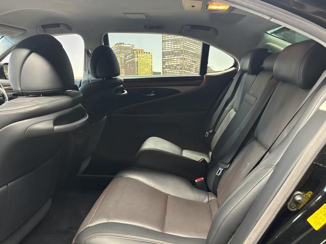 ＬＳ ＬＳ６００ｈＬ　エグゼクティブパッケージ　（禁煙車）（後期型）（黒本革）（マークレビンソン）（メーカーナビ）（バックカメラ）（レーダークルーズ）（クリアランスソナー）（シートエアコン）（ＥＴＣ）（後席コンソールスイッチ）（純正１８インチＡＷ）（35枚目）