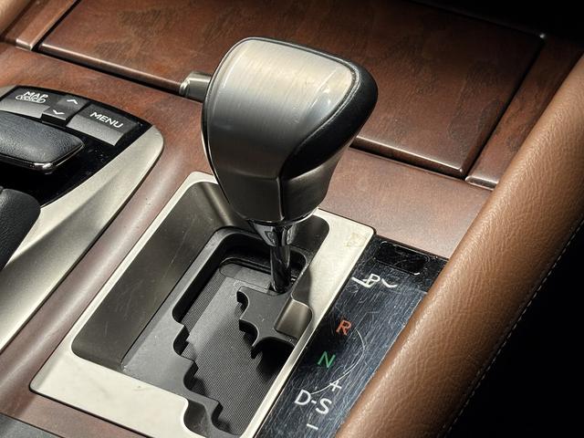 ＬＳ ＬＳ６００ｈＬ　エグゼクティブパッケージ　（禁煙車）（後期型）（黒本革）（マークレビンソン）（メーカーナビ）（バックカメラ）（レーダークルーズ）（クリアランスソナー）（シートエアコン）（ＥＴＣ）（後席コンソールスイッチ）（純正１８インチＡＷ）（38枚目）