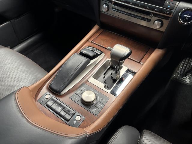 ＬＳ ＬＳ６００ｈＬ　エグゼクティブパッケージ　（禁煙車）（後期型）（黒本革）（マークレビンソン）（メーカーナビ）（バックカメラ）（レーダークルーズ）（クリアランスソナー）（シートエアコン）（ＥＴＣ）（後席コンソールスイッチ）（純正１８インチＡＷ）（39枚目）