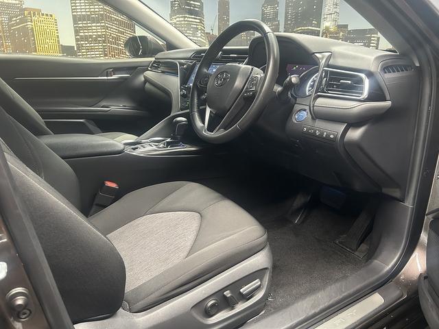 カムリ Ｇ　トヨタセーフティ（禁煙車）（純正ナビ）（バックカメラ）（パワーシート）　（レーダクルーズ）（オートマチックハイビーム）（ＥＴＣ）（ＬＥＤヘッドライト）（スマートキー）（フルセグ）（純正１７インチＡＷ）（32枚目）