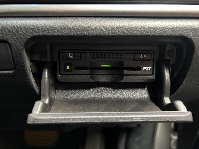 クラウンハイブリッド アスリートS プリクラッシュ(禁煙車)(メーカーHDDナビ)(レーダークルーズ)(コーナーセンサー)(パワーシート)(シートヒーター)(バックカメラ)(ビルトインETC)(フルセグTV)(純正17インチAW)(13枚目)