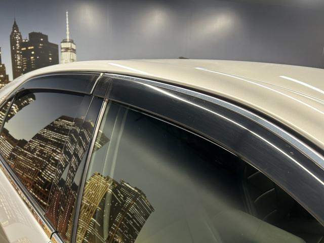 クラウンハイブリッド アスリートS プリクラッシュ(禁煙車)(メーカーHDDナビ)(レーダークルーズ)(コーナーセンサー)(パワーシート)(シートヒーター)(バックカメラ)(ビルトインETC)(フルセグTV)(純正17インチAW)(30枚目)