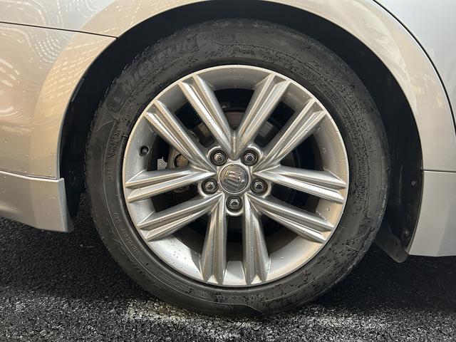 クラウンハイブリッド アスリートS プリクラッシュ(禁煙車)(メーカーHDDナビ)(レーダークルーズ)(コーナーセンサー)(パワーシート)(シートヒーター)(バックカメラ)(ビルトインETC)(フルセグTV)(純正17インチAW)(32枚目)