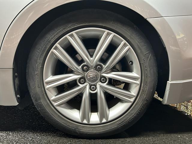 クラウンハイブリッド アスリートS プリクラッシュ(禁煙車)(メーカーHDDナビ)(レーダークルーズ)(コーナーセンサー)(パワーシート)(シートヒーター)(バックカメラ)(ビルトインETC)(フルセグTV)(純正17インチAW)(36枚目)