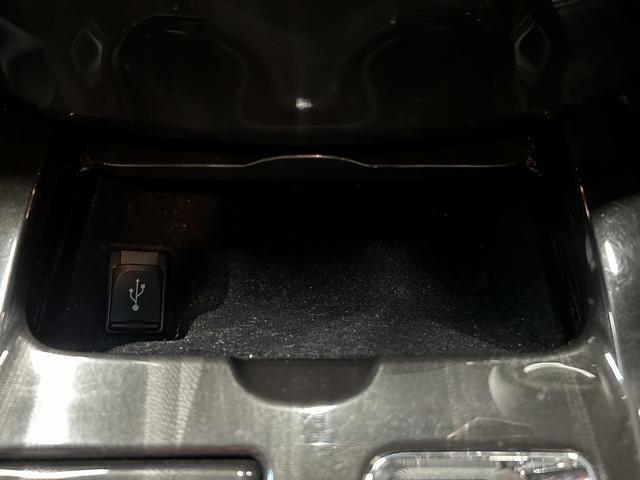 クラウンハイブリッド アスリートS プリクラッシュ(禁煙車)(メーカーHDDナビ)(レーダークルーズ)(コーナーセンサー)(パワーシート)(シートヒーター)(バックカメラ)(ビルトインETC)(フルセグTV)(純正17インチAW)(44枚目)