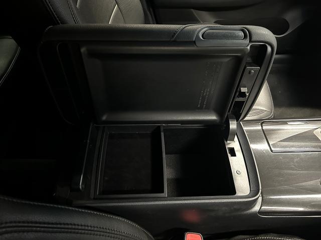 クラウンハイブリッド アスリートS プリクラッシュ(禁煙車)(メーカーHDDナビ)(レーダークルーズ)(コーナーセンサー)(パワーシート)(シートヒーター)(バックカメラ)(ビルトインETC)(フルセグTV)(純正17インチAW)(48枚目)