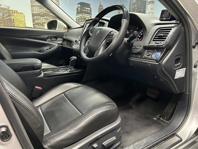 クラウンハイブリッド アスリートS プリクラッシュ(禁煙車)(メーカーHDDナビ)(レーダークルーズ)(コーナーセンサー)(パワーシート)(シートヒーター)(バックカメラ)(ビルトインETC)(フルセグTV)(純正17インチAW)(50枚目)