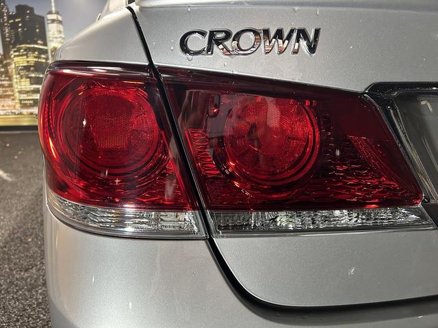 クラウンハイブリッド アスリートS プリクラッシュ(禁煙車)(メーカーHDDナビ)(レーダークルーズ)(コーナーセンサー)(パワーシート)(シートヒーター)(バックカメラ)(ビルトインETC)(フルセグTV)(純正17インチAW)(57枚目)