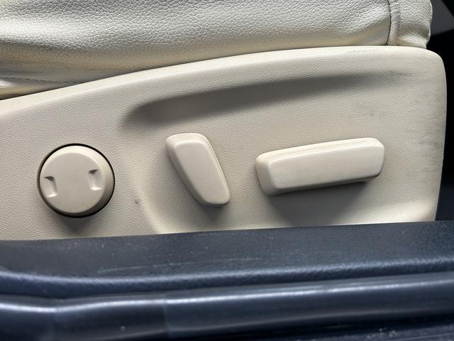 クラウンハイブリッド ロイヤルサルーン　プリクラッシュセーフティ（禁煙車）（メーカーＨＤＤナビ）（レーダークルーズコントロール）（コーナーセンサー）（シートヒーター）（パワーシート）（バックカメラ）（ビルトインＥＴＣ）（純正１６インチＡＷ）（11枚目）