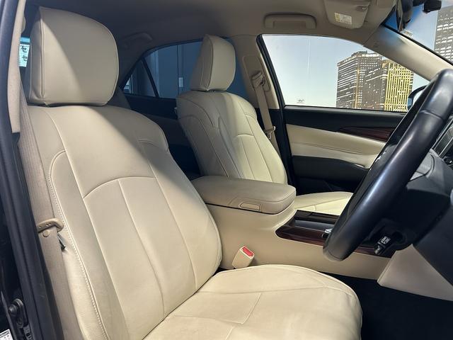 クラウンハイブリッド ロイヤルサルーン　プリクラッシュセーフティ（禁煙車）（メーカーＨＤＤナビ）（レーダークルーズコントロール）（コーナーセンサー）（シートヒーター）（パワーシート）（バックカメラ）（ビルトインＥＴＣ）（純正１６インチＡＷ）（13枚目）