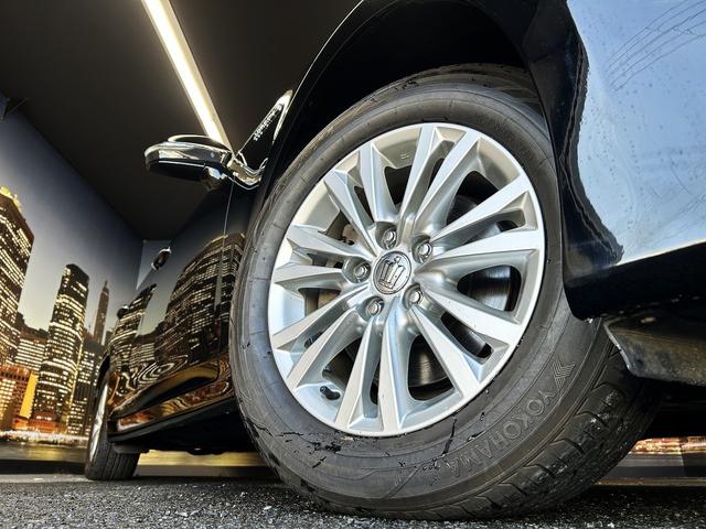 クラウンハイブリッド ロイヤルサルーン　プリクラッシュセーフティ（禁煙車）（メーカーＨＤＤナビ）（レーダークルーズコントロール）（コーナーセンサー）（シートヒーター）（パワーシート）（バックカメラ）（ビルトインＥＴＣ）（純正１６インチＡＷ）（23枚目）