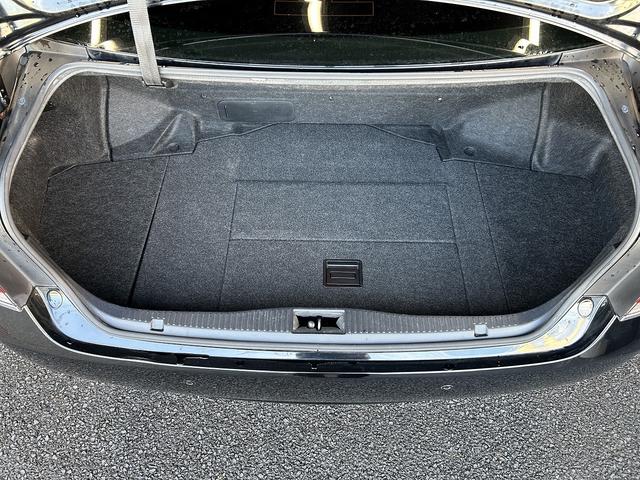 クラウンハイブリッド ロイヤルサルーン　プリクラッシュセーフティ（禁煙車）（メーカーＨＤＤナビ）（レーダークルーズコントロール）（コーナーセンサー）（シートヒーター）（パワーシート）（バックカメラ）（ビルトインＥＴＣ）（純正１６インチＡＷ）（24枚目）