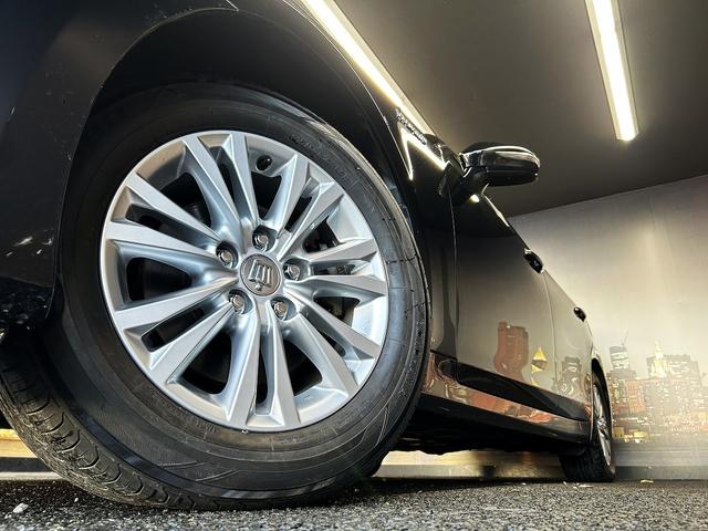 クラウンハイブリッド ロイヤルサルーン　プリクラッシュセーフティ（禁煙車）（メーカーＨＤＤナビ）（レーダークルーズコントロール）（コーナーセンサー）（シートヒーター）（パワーシート）（バックカメラ）（ビルトインＥＴＣ）（純正１６インチＡＷ）（34枚目）