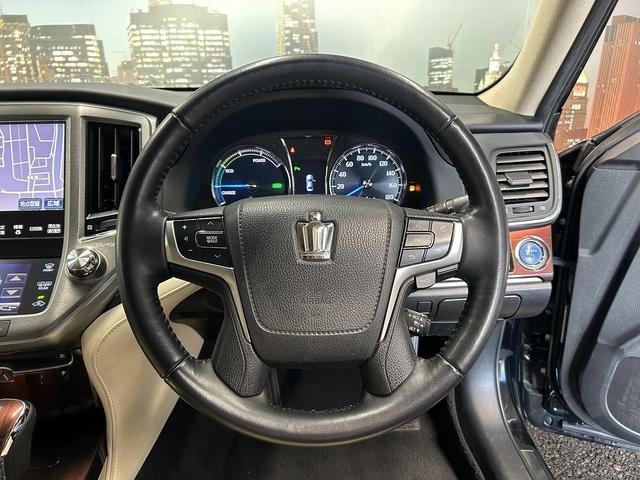 クラウンハイブリッド ロイヤルサルーン　プリクラッシュセーフティ（禁煙車）（メーカーＨＤＤナビ）（レーダークルーズコントロール）（コーナーセンサー）（シートヒーター）（パワーシート）（バックカメラ）（ビルトインＥＴＣ）（純正１６インチＡＷ）（36枚目）