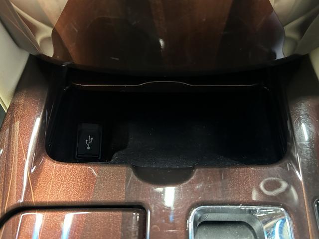 クラウンハイブリッド ロイヤルサルーン　プリクラッシュセーフティ（禁煙車）（メーカーＨＤＤナビ）（レーダークルーズコントロール）（コーナーセンサー）（シートヒーター）（パワーシート）（バックカメラ）（ビルトインＥＴＣ）（純正１６インチＡＷ）（43枚目）