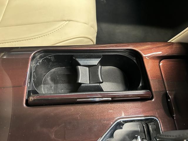 クラウンハイブリッド ロイヤルサルーン　プリクラッシュセーフティ（禁煙車）（メーカーＨＤＤナビ）（レーダークルーズコントロール）（コーナーセンサー）（シートヒーター）（パワーシート）（バックカメラ）（ビルトインＥＴＣ）（純正１６インチＡＷ）（45枚目）