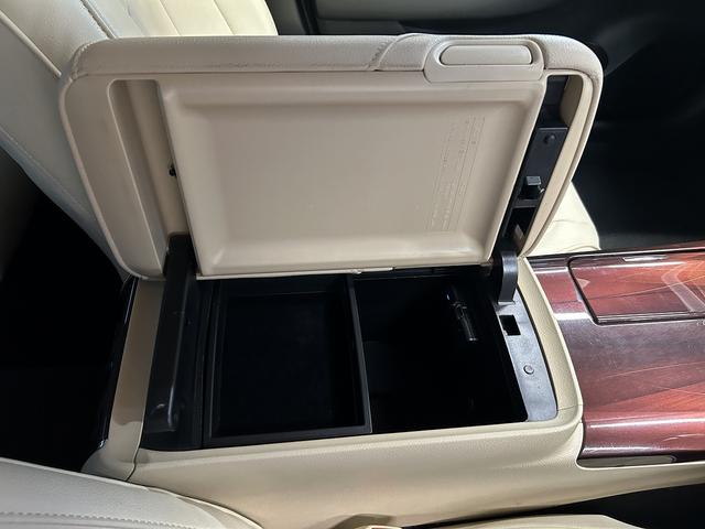 クラウンハイブリッド ロイヤルサルーン　プリクラッシュセーフティ（禁煙車）（メーカーＨＤＤナビ）（レーダークルーズコントロール）（コーナーセンサー）（シートヒーター）（パワーシート）（バックカメラ）（ビルトインＥＴＣ）（純正１６インチＡＷ）（46枚目）