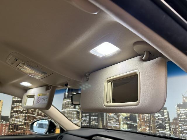 クラウンハイブリッド ロイヤルサルーン　プリクラッシュセーフティ（禁煙車）（メーカーＨＤＤナビ）（レーダークルーズコントロール）（コーナーセンサー）（シートヒーター）（パワーシート）（バックカメラ）（ビルトインＥＴＣ）（純正１６インチＡＷ）（47枚目）