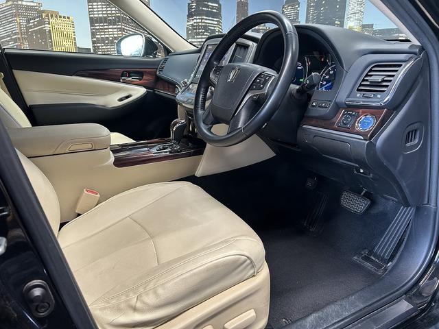 クラウンハイブリッド ロイヤルサルーン　プリクラッシュセーフティ（禁煙車）（メーカーＨＤＤナビ）（レーダークルーズコントロール）（コーナーセンサー）（シートヒーター）（パワーシート）（バックカメラ）（ビルトインＥＴＣ）（純正１６インチＡＷ）（48枚目）