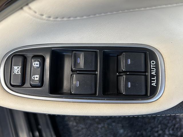 クラウンハイブリッド ロイヤルサルーン　プリクラッシュセーフティ（禁煙車）（メーカーＨＤＤナビ）（レーダークルーズコントロール）（コーナーセンサー）（シートヒーター）（パワーシート）（バックカメラ）（ビルトインＥＴＣ）（純正１６インチＡＷ）（49枚目）